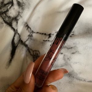 Kylie Cosmetic Love bite kit